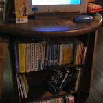 いるか喫茶バー - ジュークボックス下に並ぶ村上春樹の本