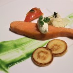 メゾン タテル ヨシノ - 魚　軽くスモークしたサーモン”ステラマリス風