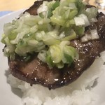 焼肉 穏 - ネギ塩牛タンオンザライス