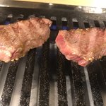 焼肉 穏 - ハラミを焼くハラミ焼く