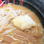 ラーメン雷豚 - ニンニク投下～♪