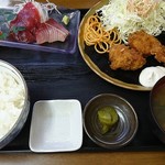 魚八 - カキフライ・刺身定食　840円