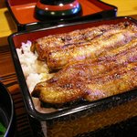 活鰻 - ご飯の間にも鰻の入った「こぶし」（写真じゃ見えません）\3,150