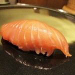 寿しの吉乃 - さわらの漬け：大将の「期待知して下さい！」の言葉が有りました。 マスタードのお味が絶妙です。 異次元のお味で、美味しいですネ！