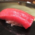 寿しの吉乃 - 大間の鮪：最高の鮪です。10日程 寝かした鮪で、間違いのない美味しいですョ！