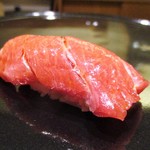 寿しの吉乃 - 大間の鮪・大トロ：脂がのりのりで、口の中でシャリと共に蕩けますぅ～。 幸せ感じますネ！