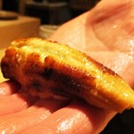寿しの吉乃 - 穴子・タレ：続いて、タレで・・・。 塩 と タレ、どちらが美味しいか？ なんて絶対決められません！　どちらも最高でェ～す。