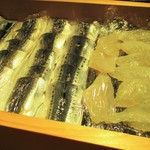 寿しの吉乃 - こはだ と、コブ締めされた カワハギ。