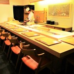 寿しの吉乃 - 店内の様子。大将が笑顔で迎えて下さいました。