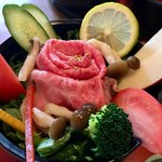 Kappou Wakazushi - ローストビーフの周りのお野菜もタップリ！！