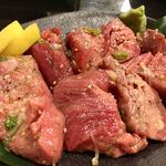 炭火焼肉 ぐら - はい！出ました！！「ぐらの牛たん・２人前」♡