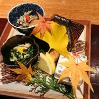 呼月 - 前菜（ハタハタ唐揚、雲丹チーズくらげ、ヤーコン白和え ほか）