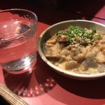 小金ちゃん - 芋焼酎のお湯割とどて焼き
            スジ肉、蒟蒻、味噌、胡麻、禰宜。
            裸電球に照らされて、怪しく、懐かしく夜に照らし出されている。