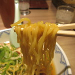 麺は中太のもっちりしたちぢれ麺♪