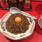 末廣ラーメン本舗 - 黄身のせヤキメシ 610円