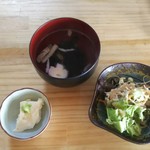 海さくら - サラダ、お吸い物、チーズ豆腐。茶碗蒸しの写真撮り忘れ、お吸い物は間違って用意したそうで、有り難くいただきました。