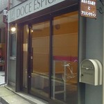 ドース イスピーガ - 別の角度からお店の入口