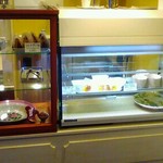 ドース イスピーガ - ショーケースこんな感じ♡早すぎて！？少なめかな？