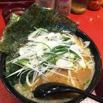 ラーメン 厚木家 - ラーメン 下仁田ネギトッピング♪