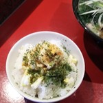 ラーメン 厚木家 - 卵まぶしです♪ もうまぶされちゃって～♪(^-^)/