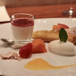ミクニ - ●洋梨のタルトとイチゴのブランマンジェ ヨーグルトのソルベ