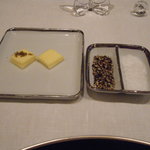 レザンファン ギャテ - バターとテリーヌにかける塩と胡椒