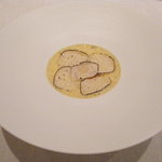 レザンファン ギャテ - 10種類の野菜のスープ、上にはサマートリュフ