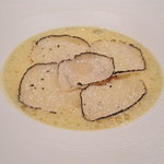 レザンファン ギャテ - 10種類の野菜のスープ、上にはサマートリュフ