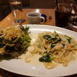 hiki - 手打ちパスタフェットチーネ　しらすとミエナバナ、白菜の青海苔クリームソース　1000円　+　大盛　200円