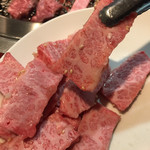 炭火焼 焼とり・焼肉 大吉 - 見よカルビがピンク色