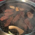 炭火焼 焼とり・焼肉 大吉 - 煙でまた燻される