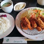 洋食家 アルハンブラ - ランチタイムはライスと味噌汁付き1280円込