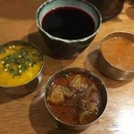 SPICY CURRY 魯珈 - ぷちカレー(アサリ出汁キーマ、ラム、ラッサム)、がぶ飲みワイン