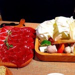 OWN HOT POT - 野菜がセットされてるよ