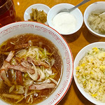 東珍味 - チャーシュー麺+半炒飯セット