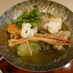 蓬左茶寮 - 鍋：大腰曲がりエビとアンコウ鍋