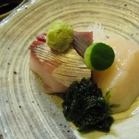 季節のお料理 辻むら - 刺身（帆立、イサキ）