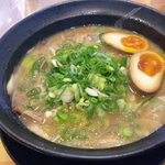 ラーメン家ターボー -  とんこつ醤油ネギ+半熟煮たまご