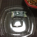 和楽 丼丸 - 蓋の凹みが醤油皿になるのよ。