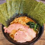 横浜ラーメンとんこつ家 - ラーメン700円麺硬め。海苔増し50円。