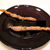 レザンファン ギャテ - ６ヶ月熟成させた豚の背脂を巻いたパイスティック