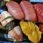 魚きん - 魚きん握り寿司（左・アップ）