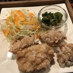 しの原 - 唐揚げ４個と小鉢とサラダ