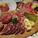 Zur Post - 生ハム、サラミ、ソーセージ盛合せなど