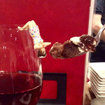 イタリアンバール ミーオ - 突然、ママからフチ子にティラミスの差し入れが。「フチ子はね、ケーキが食べられないんだ、ホントだよ♫」。