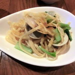 ラ･マンチーナ - 蛤と新生姜のパスタに唐墨をかけて