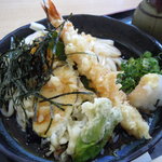 五人囃子 - 海老おろしうどん￥880　つめたいおつゆをかけて頂きます。天ぷらとおつゆが美味しいよ☆