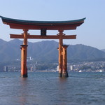 Sukairesutoranandoraunjiaru - 厳島神社鳥居