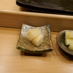 すし匠 - べったら漬けとガリ