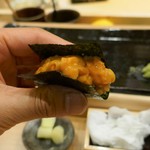 すし匠 - ウニの海苔巻き